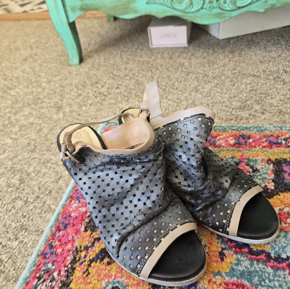 Unity InDiversity Sandals - Picture 4 of 4